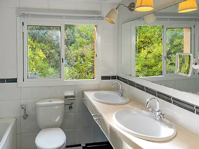 Bathroom of Houses for sale in Barcelona  with Heating, Private garden and Terrace