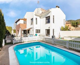 Vista exterior de Casa adosada en venda en Padul amb Calefacció, Jardí privat i Terrassa