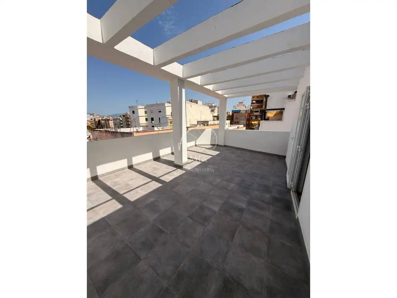 Penthouse with lift to rent in Calle Albacete