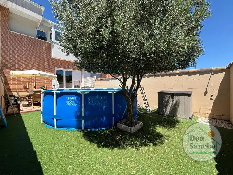 Piscina de Casa adosada en venta en Cabezón de Pisuerga con Calefacción, Jardín privado y Terraza