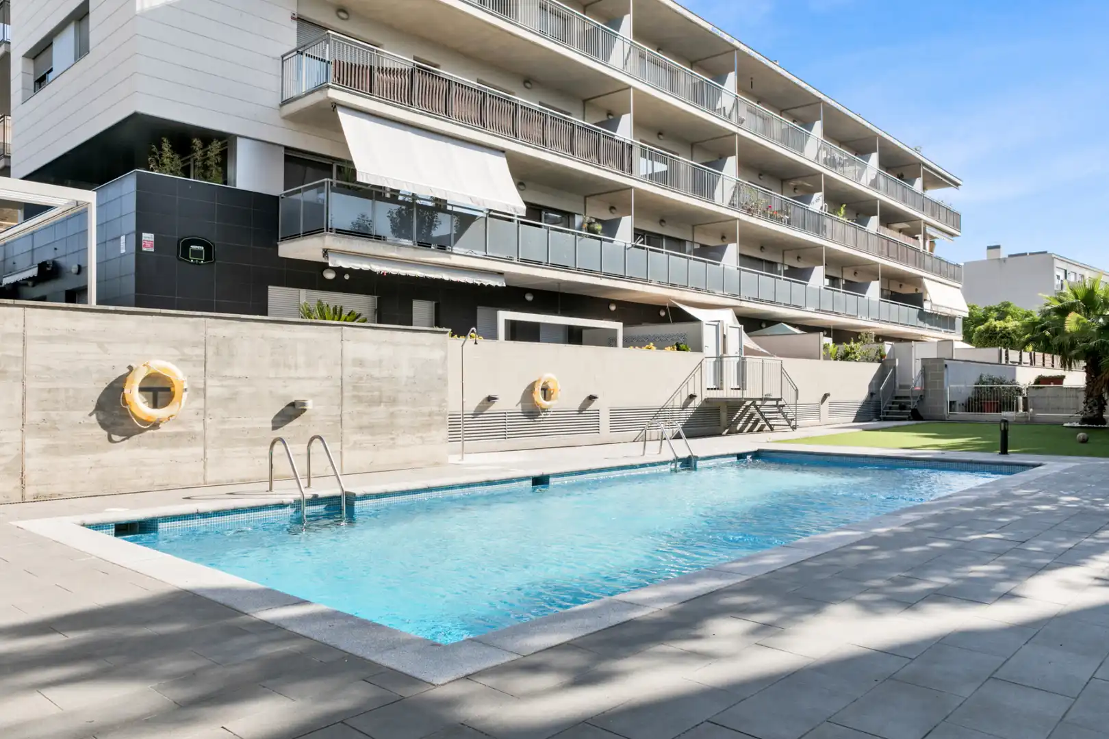 Piscina de Piso en venta en Sitges con Horno y Piscina comunitaria