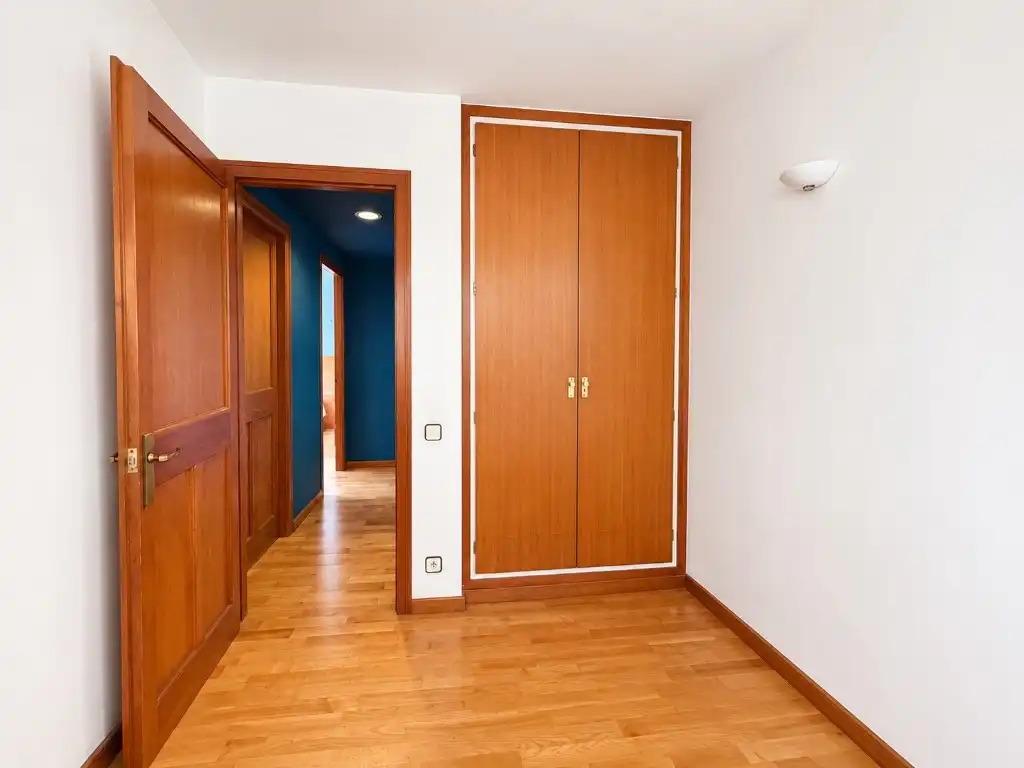 Piso en venta en Girona con Balcón