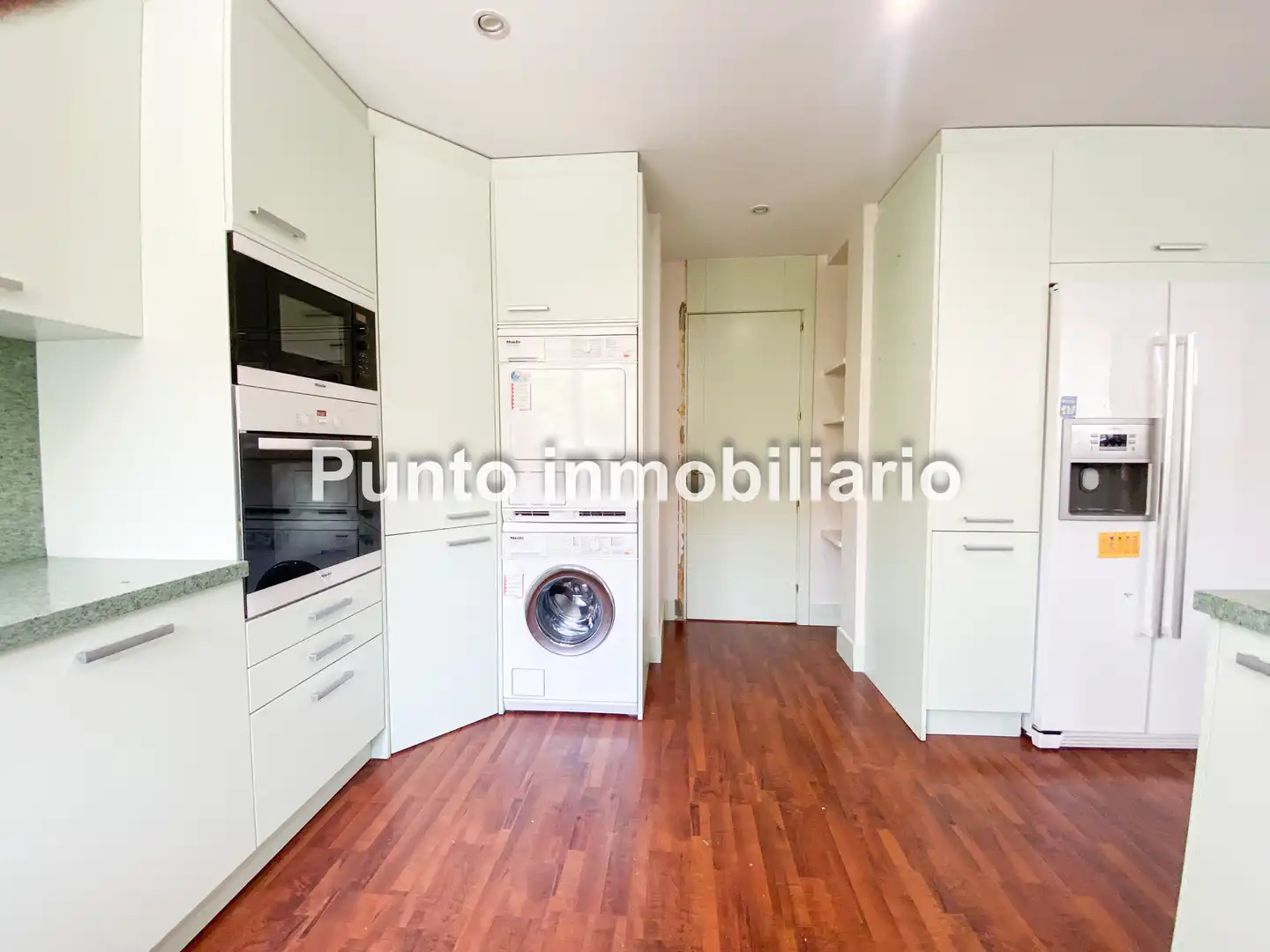 Cocina de Casa adosada de alquiler en Valladolid con Aire acondicionado, Calefacción y Jardín privado