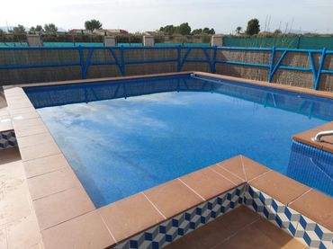Casa rústica amb piscina en venda a Las Cánovas - Cuevas de Reyllo