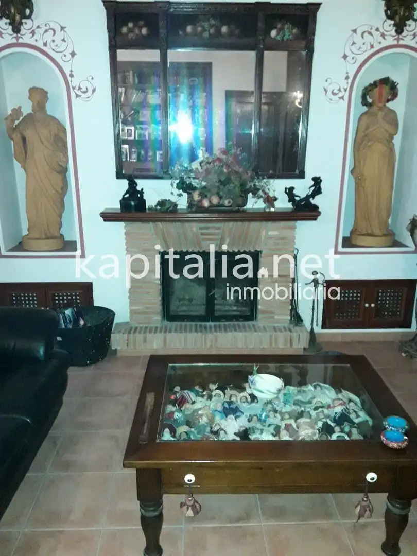 Sala de estar de Casa adosada en venta en Ontinyent con Aire acondicionado, Calefacción y Jardín privado