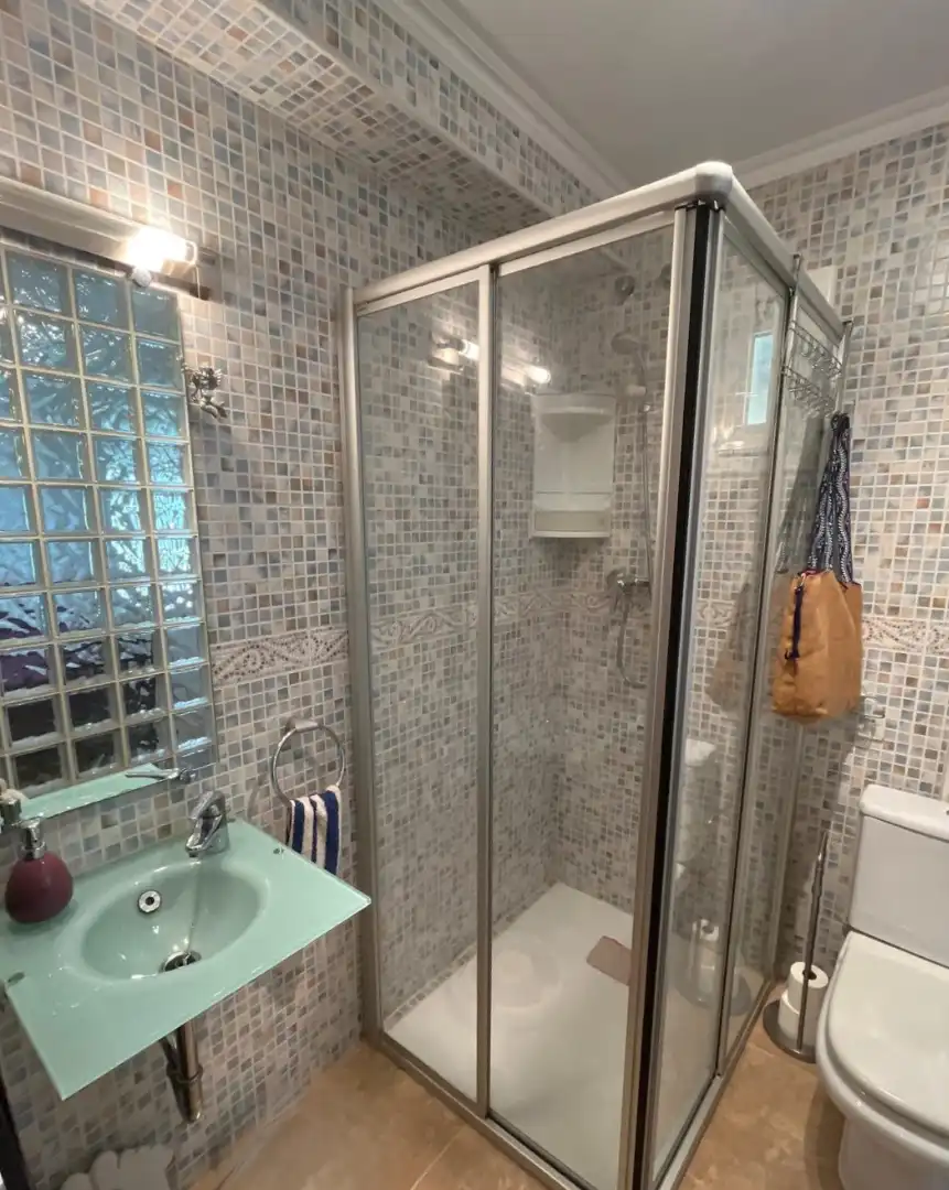 Baño de Planta baja en venta en Castell d'Aro, Platja d'Aro i s'Agaró con Aire acondicionado, Jardín privado y Terraza