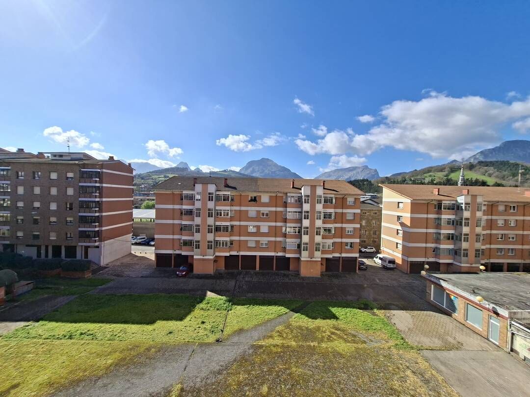 Vista exterior de Pis en venda en Durango amb Balcó