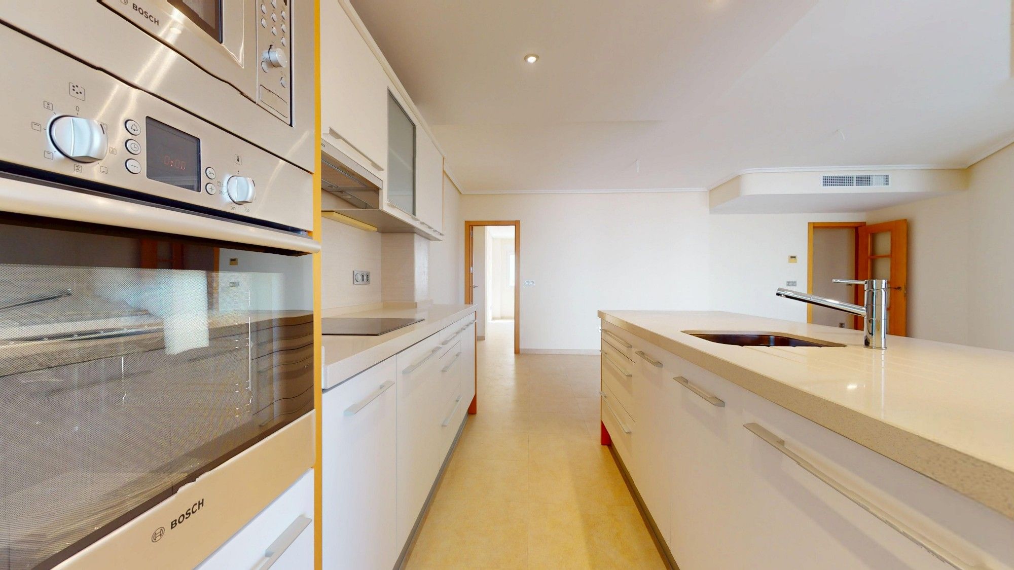 Cuina de Apartament en venda en Águilas amb Aire condicionat, Terrassa i Balcó
