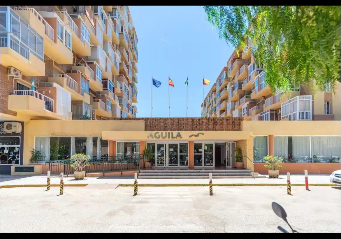 Vista exterior de Estudi en venda en Benalmádena amb Aire condicionat, Calefacció i Moblat