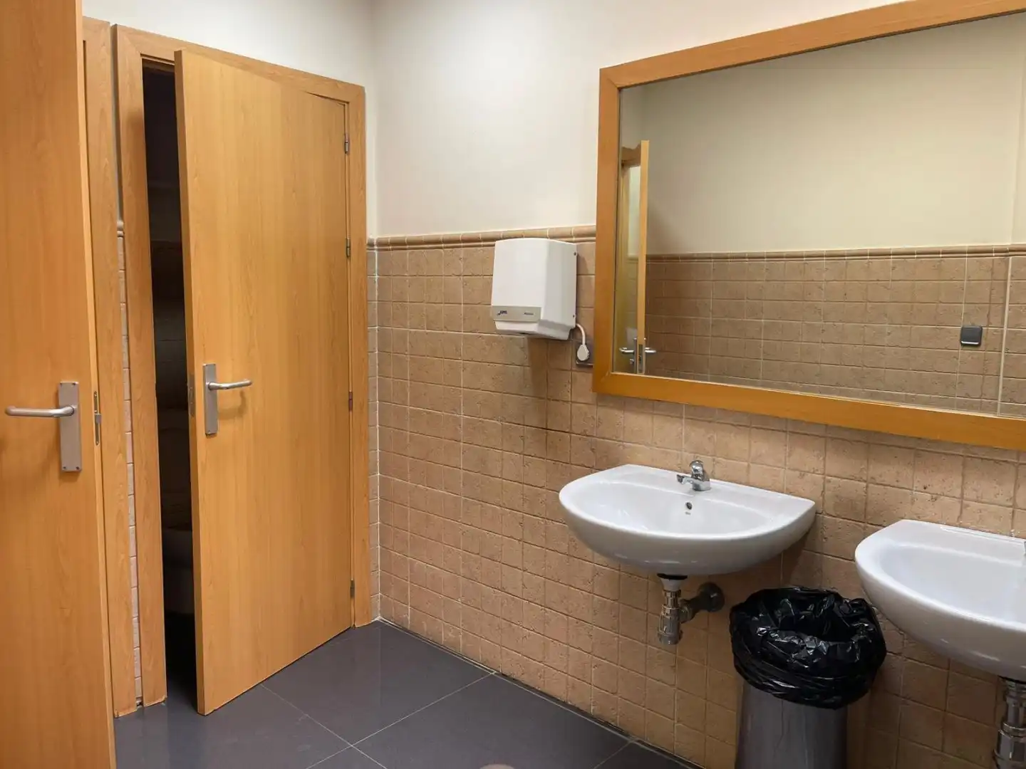 Baño de Oficina de alquiler en Castilleja de la Cuesta