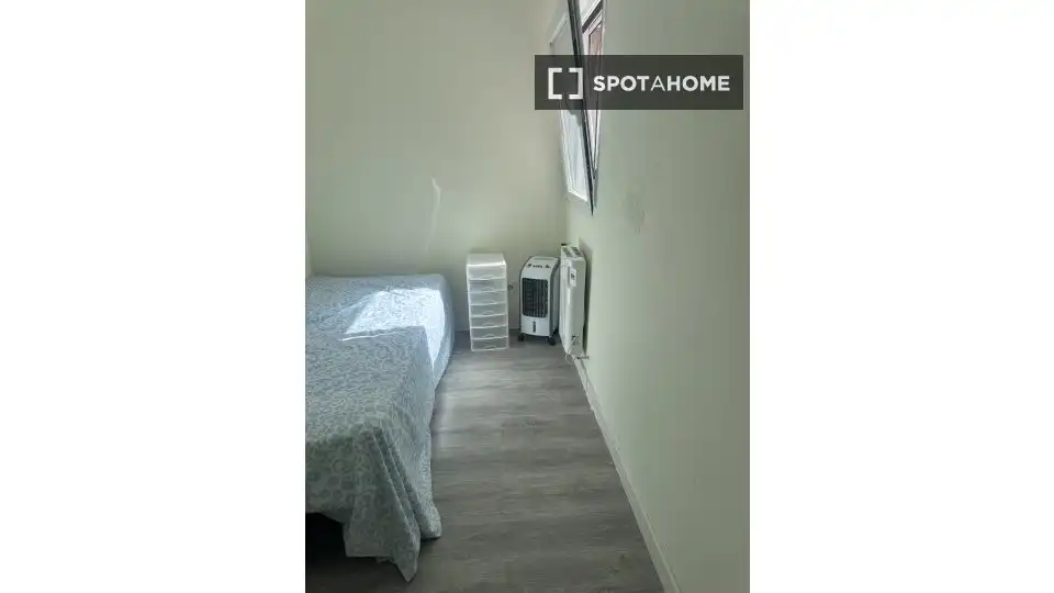 Habitación de Piso de alquiler en Madrid con Aire acondicionado, Calefacción y Amueblado