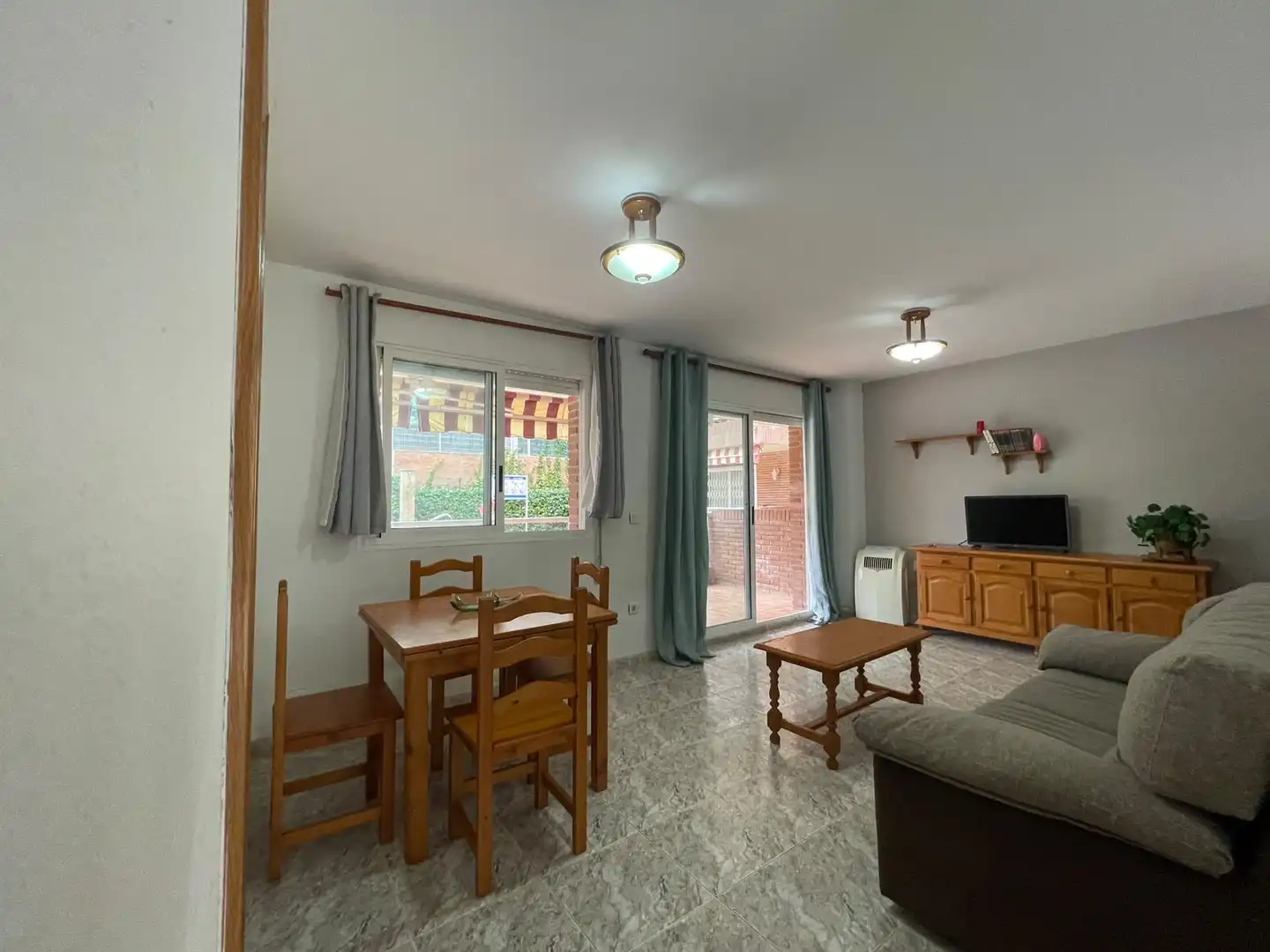 Sala d'estar de Planta baixa en venda en Salou amb Jardí privat, Terrassa i Moblat