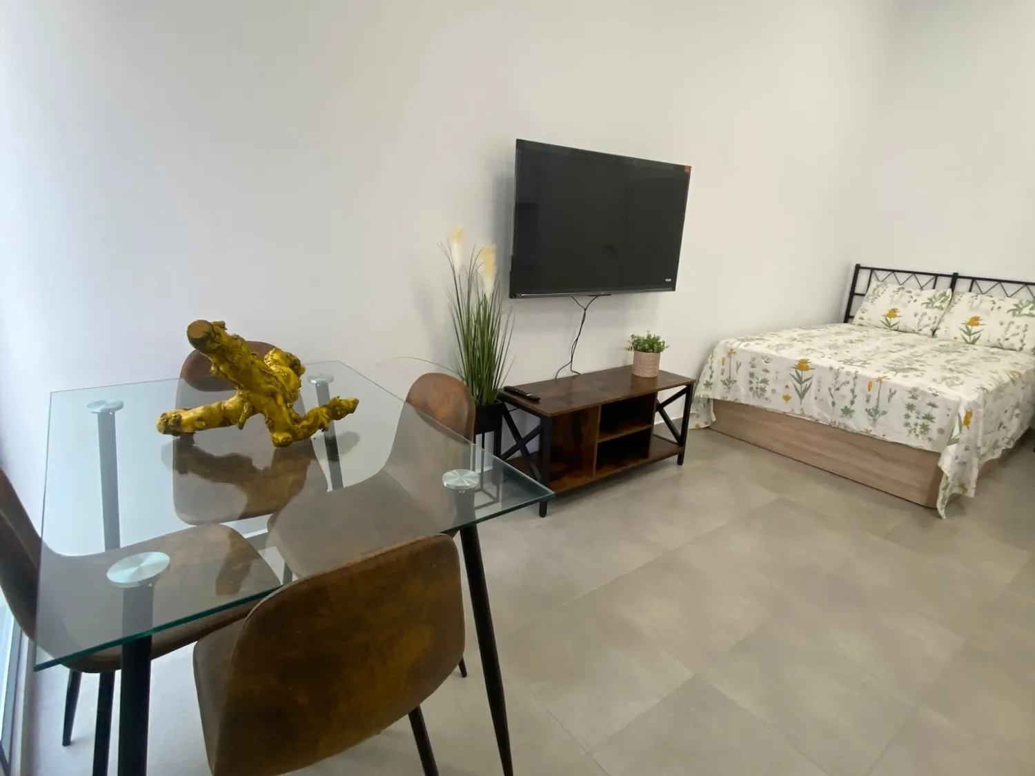 Sala d'estar de Estudi de lloguer en Elche / Elx amb Moblat, Forn i Rentadora