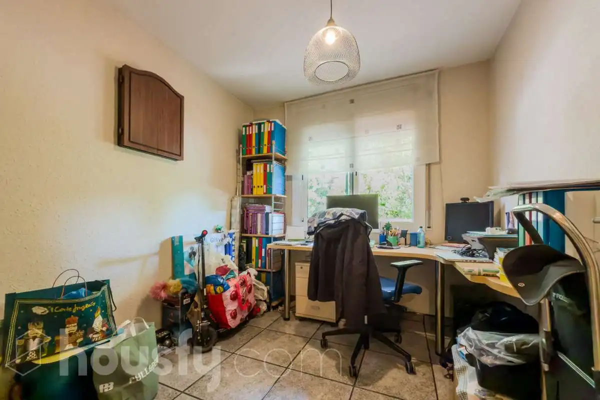 Habitación de Piso en venta en Sant Adrià de Besòs con Amueblado y Balcón