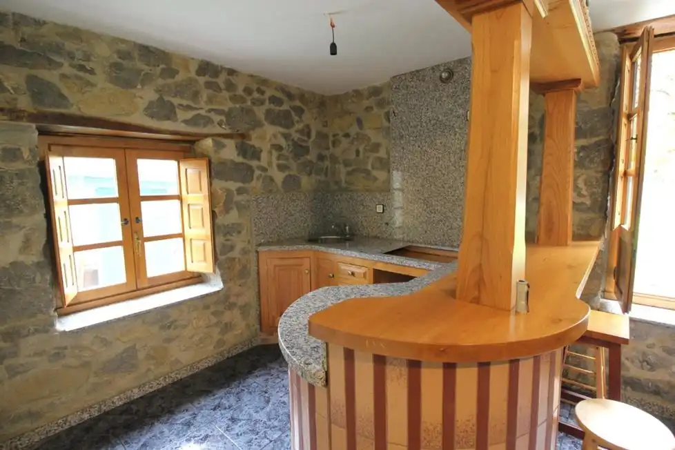 Cuina de Casa o xalet en venda en Oviedo  amb Moblat