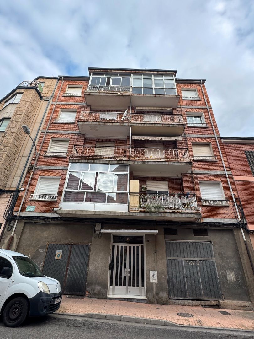 Piso en venta en Calle Batalla de San Quintín, 8, Centro