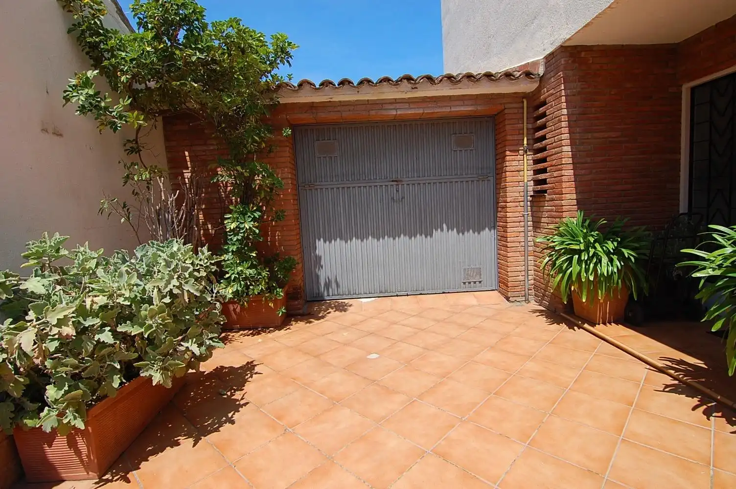 Vista exterior de Casa o xalet en venda en Vilassar de Dalt amb Aire condicionat, Calefacció i Jardí privat
