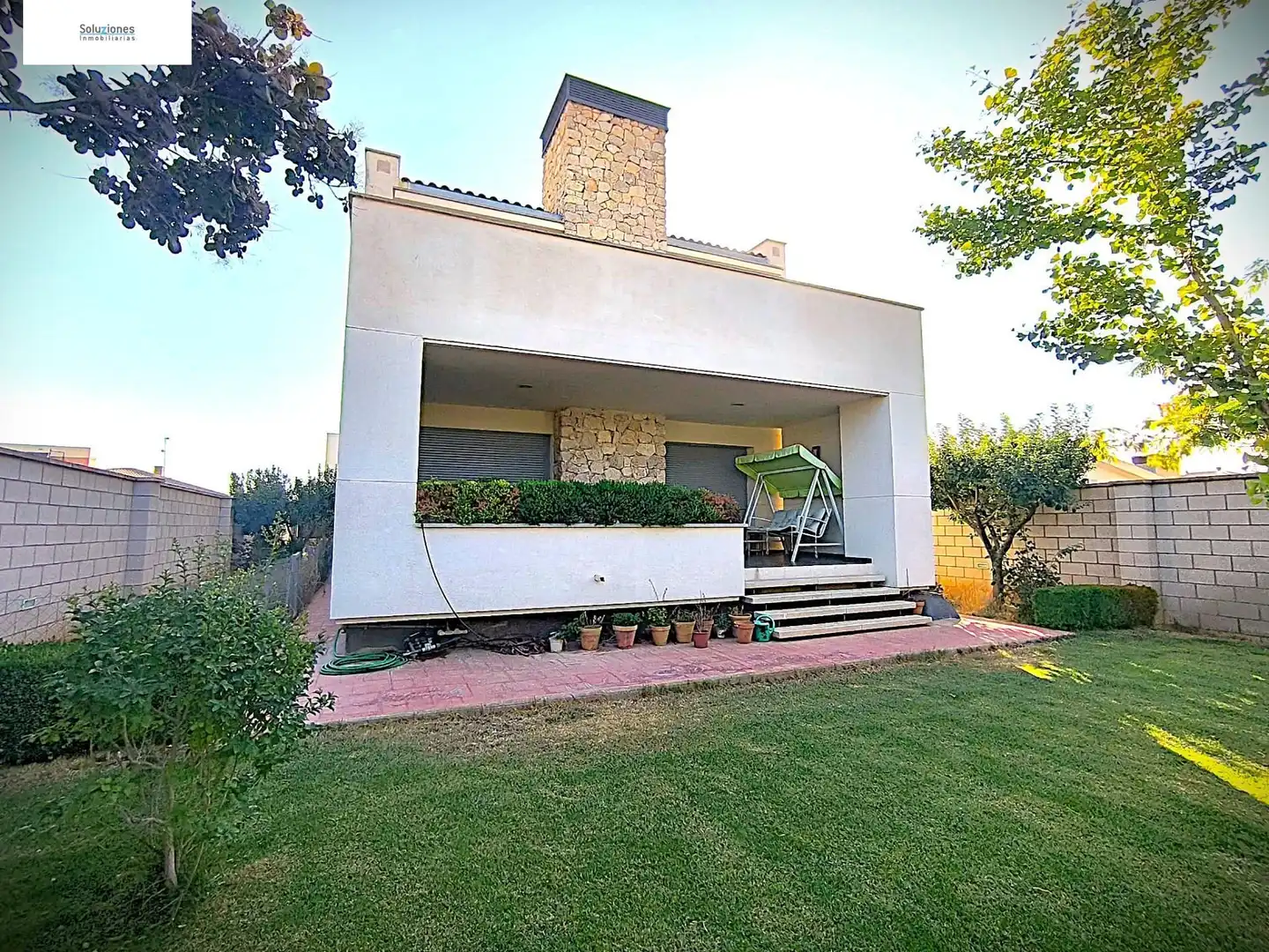 Vista exterior de Casa o xalet en venda en Chinchilla de Monte-Aragón amb Aire condicionat, Calefacció i Jardí privat