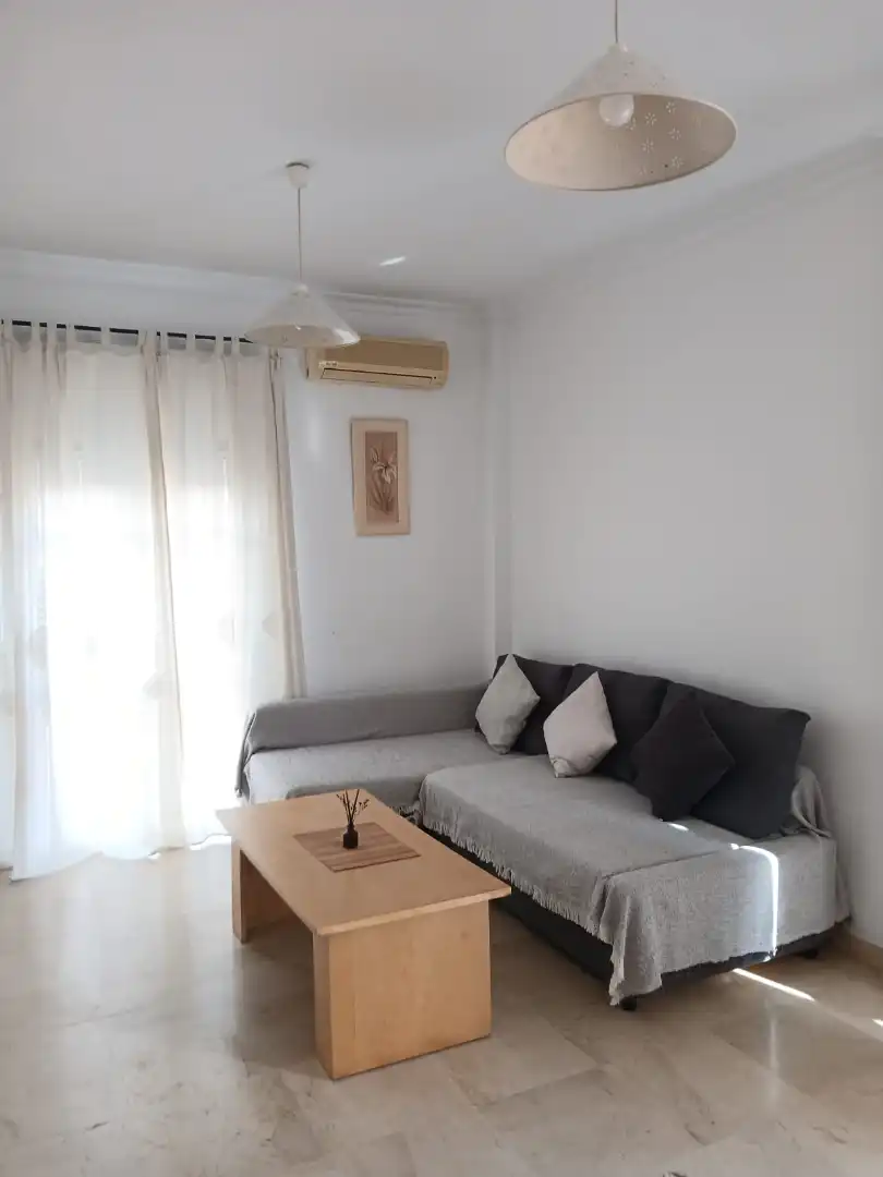 Sala de estar de Piso en venta en Sanlúcar la Mayor con Aire acondicionado, Trastero y Amueblado