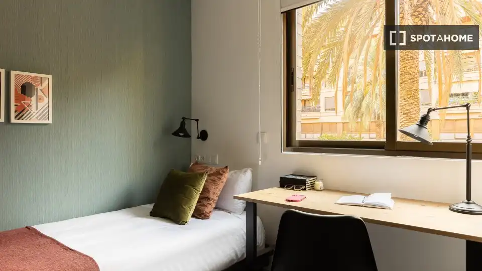 Bedroom of Flat for rent in Valencia  with Air Conditioner, Heating and Furnished