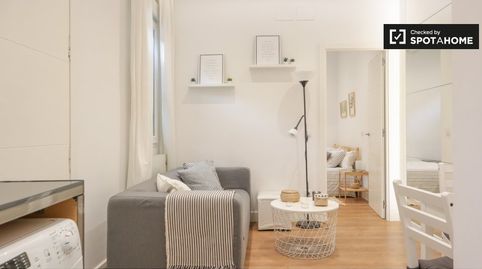 Foto 3 de Habitación en Almagro, Madrid Capital