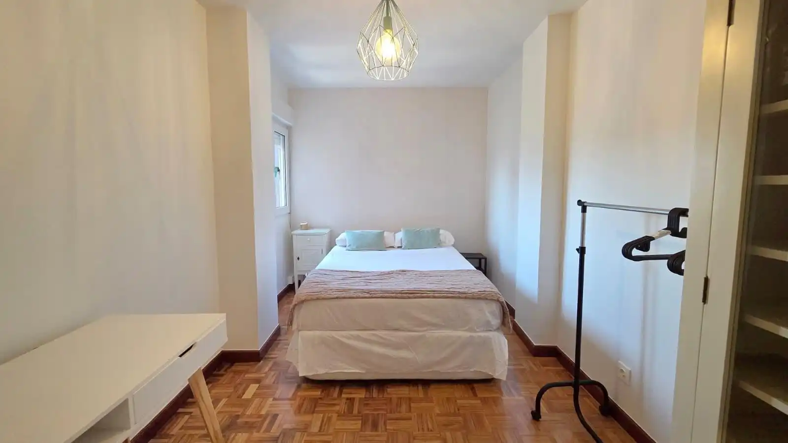 Schlafzimmer von Wohnung zur Miete in Santander mit Heizung, Parkett und Terrasse