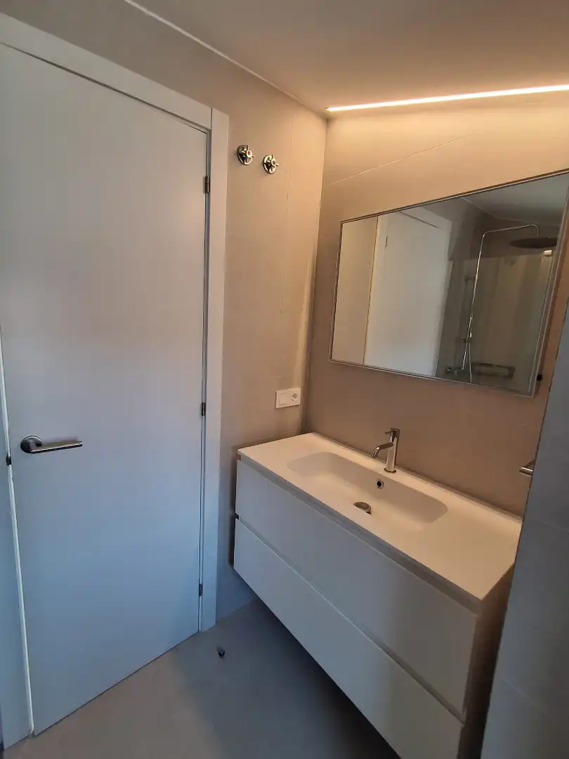 Bathroom of Duplexes for rent in Terrassa  with Air Conditioner, Heating and Terrace