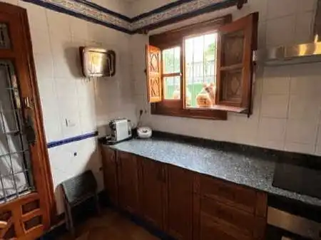 Chalet con piscina en venta en Calle Galera 11, imagen 2