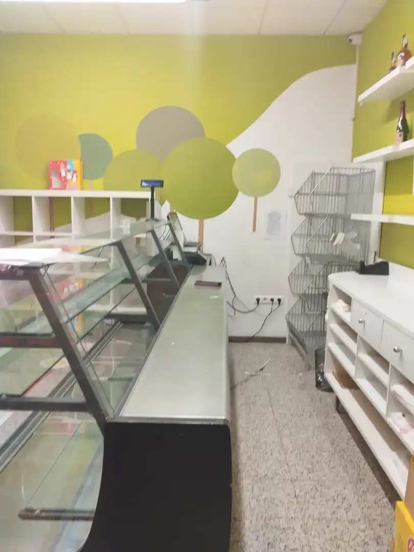 Local en venta en Figueres con Aire acondicionado