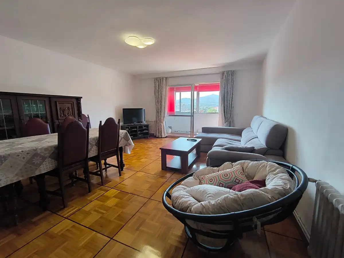Living room of Flat for rent in Vilagarcía de Arousa  with Heating, Parquet flooring and Furnished
