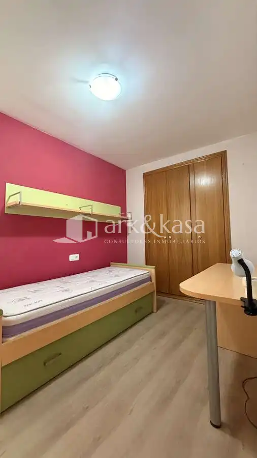Schlafzimmer von Wohnung zur Miete in Valencia mit Klimaanlage, Abstellraum und Möbliert