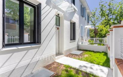 Exterior view of Single-family semi-detached for sale in  Madrid Capital  with Air Conditioner and Heating