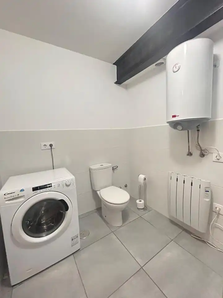 Baño de Piso de alquiler en Gijón  con Calefacción y Amueblado