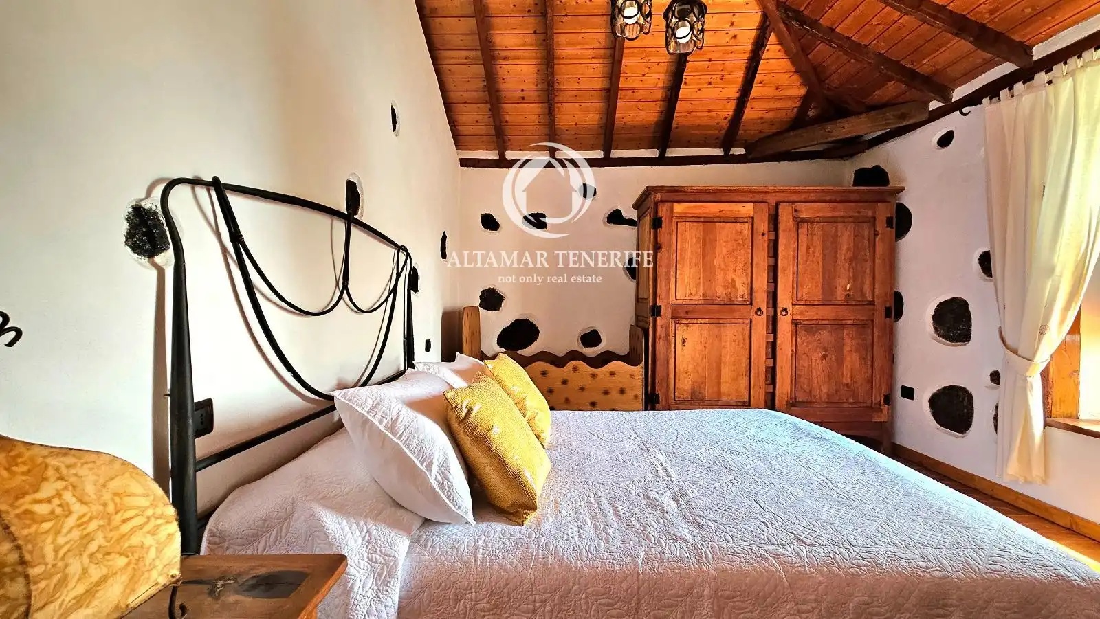 Habitación de Casa adosada en venta en Santiago del Teide con Terraza, Trastero y Amueblado