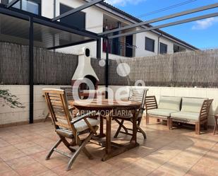 Terrasse von Einfamilien-Reihenhaus miete in San Antonio de Benagéber mit Klimaanlage, Terrasse und Balkon