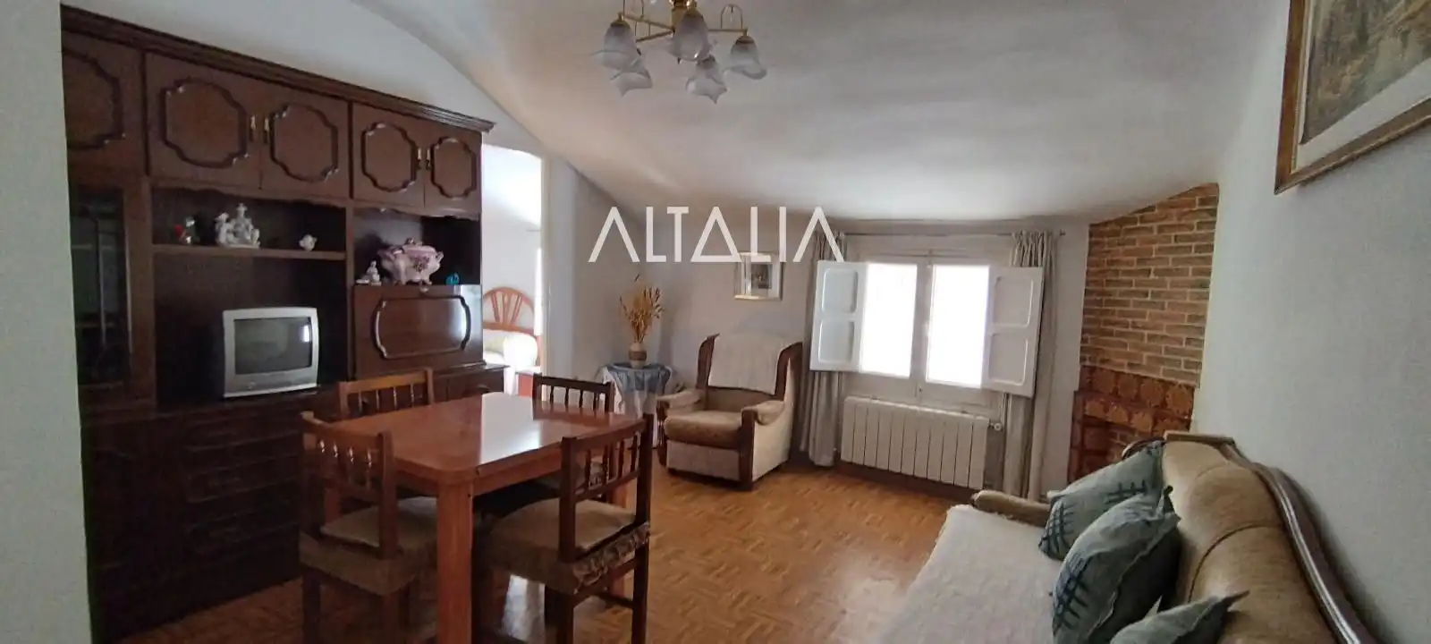 Sala d'estar de Casa o xalet en venda en Cuenca amb Calefacció, Jardí privat i Balcó