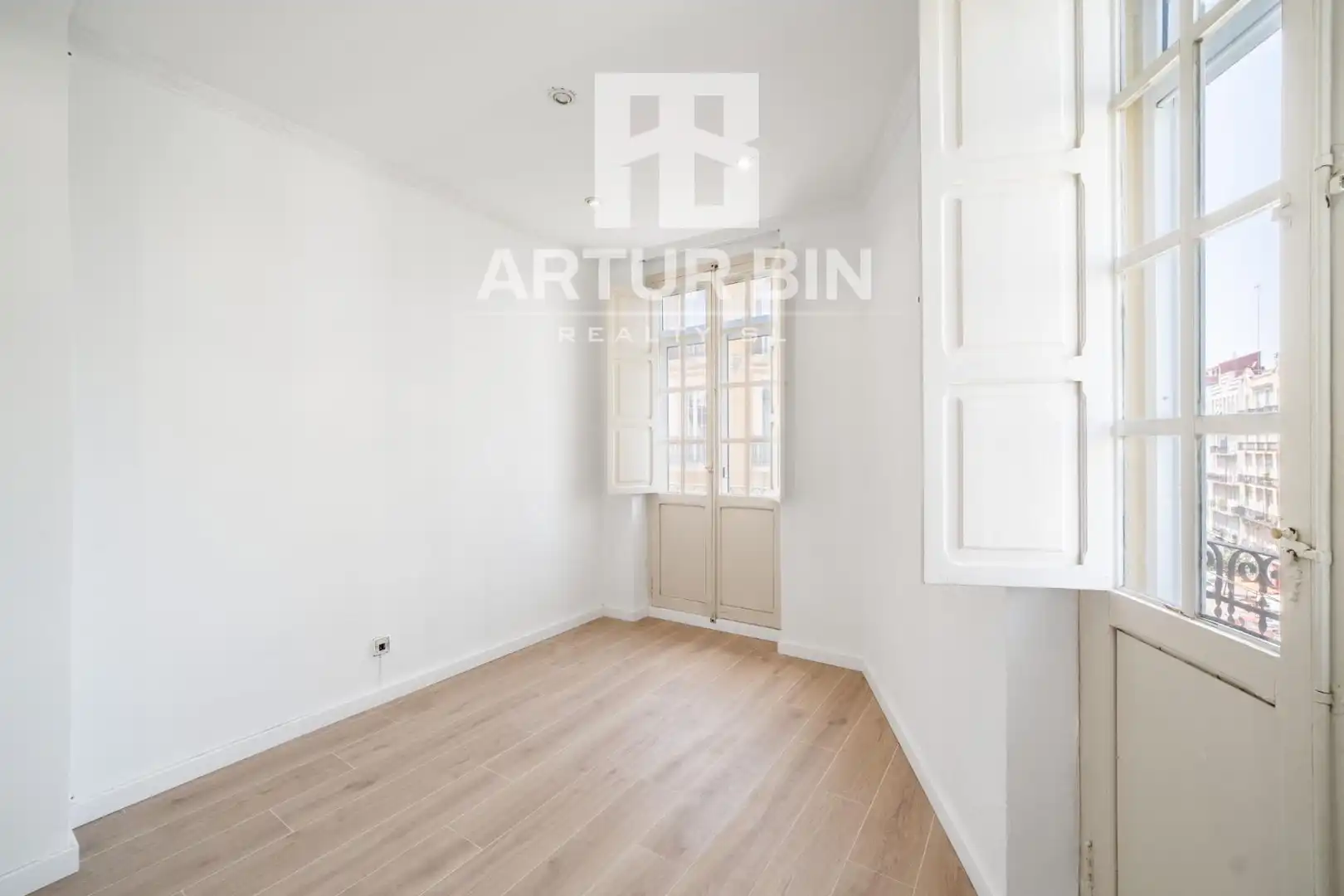 Bedroom of Flat for sale in Valencia  with Balcony