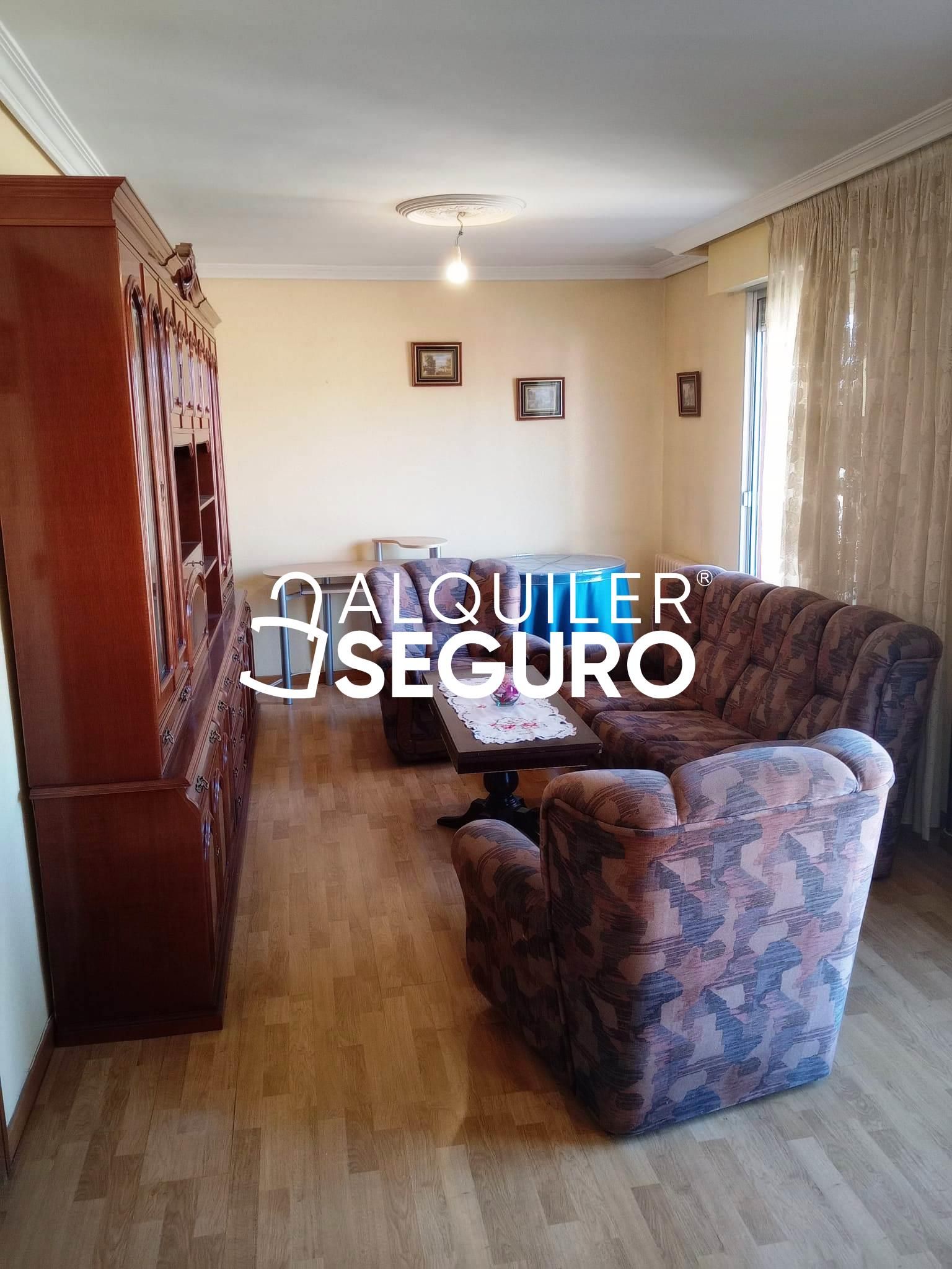 Living room of Flat to rent in Renedo de Esgueva  with Heating, Terrace and Furnished