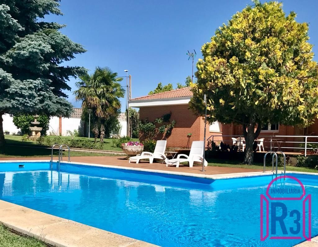 Piscina de Casa o chalet en venta en Villaquilambre con Calefacción y Piscina