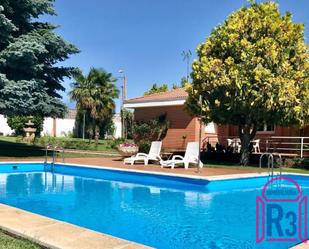 Piscina de Casa o xalet en venda en Villaquilambre amb Piscina