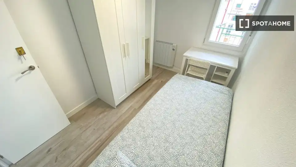 Habitación de Piso de alquiler en Madrid con Aire acondicionado, Calefacción y Amueblado