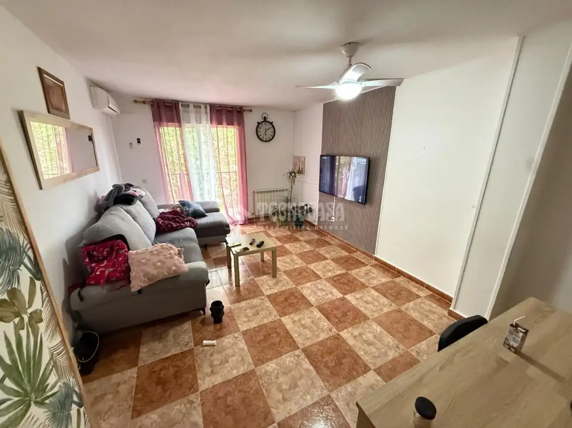 Living room of Flat for sale in Guadalajara  with Air Conditioner, Heating and Balcony