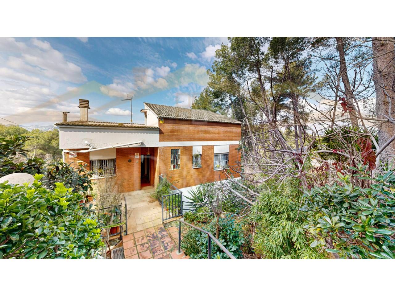 Vista exterior de Casa o xalet en venda en Corbera de Llobregat amb Aire condicionat, Calefacció i Jardí privat