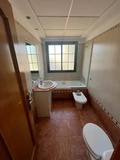 Badezimmer von Wohnungen zur Miete in Granada mit Klimaanlage, Heizung und Terrasse
