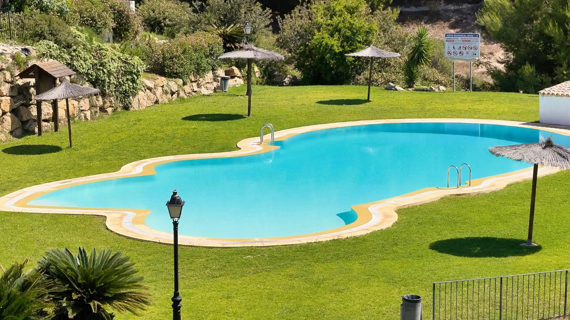 Piscina de Casa adosada en venta en Finestrat con Aire acondicionado, Jardín privado y Terraza