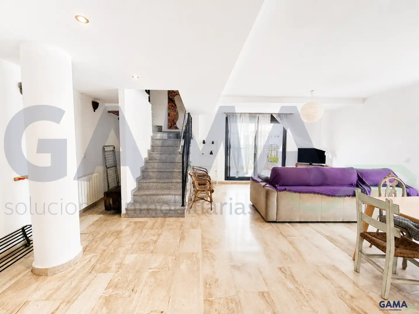 Wohnzimmer von Dachboden zur Miete in Alzira mit Klimaanlage, Terrasse und Möbliert