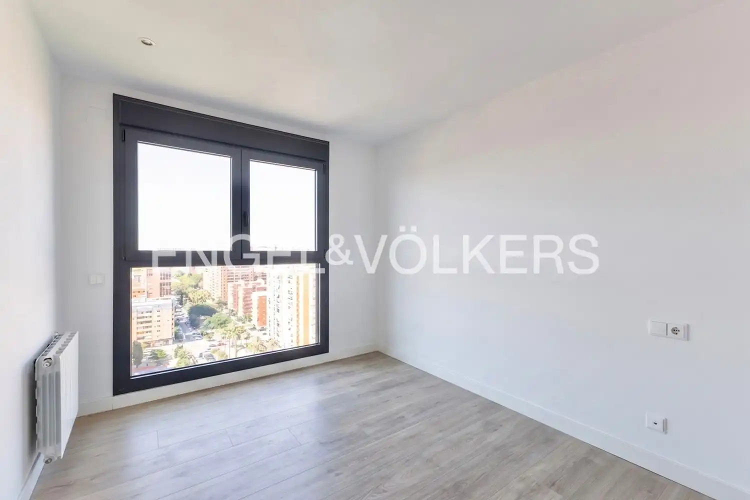 Bedroom of Flat for rent in Valencia  with Air Conditioner, Heating and Terrace