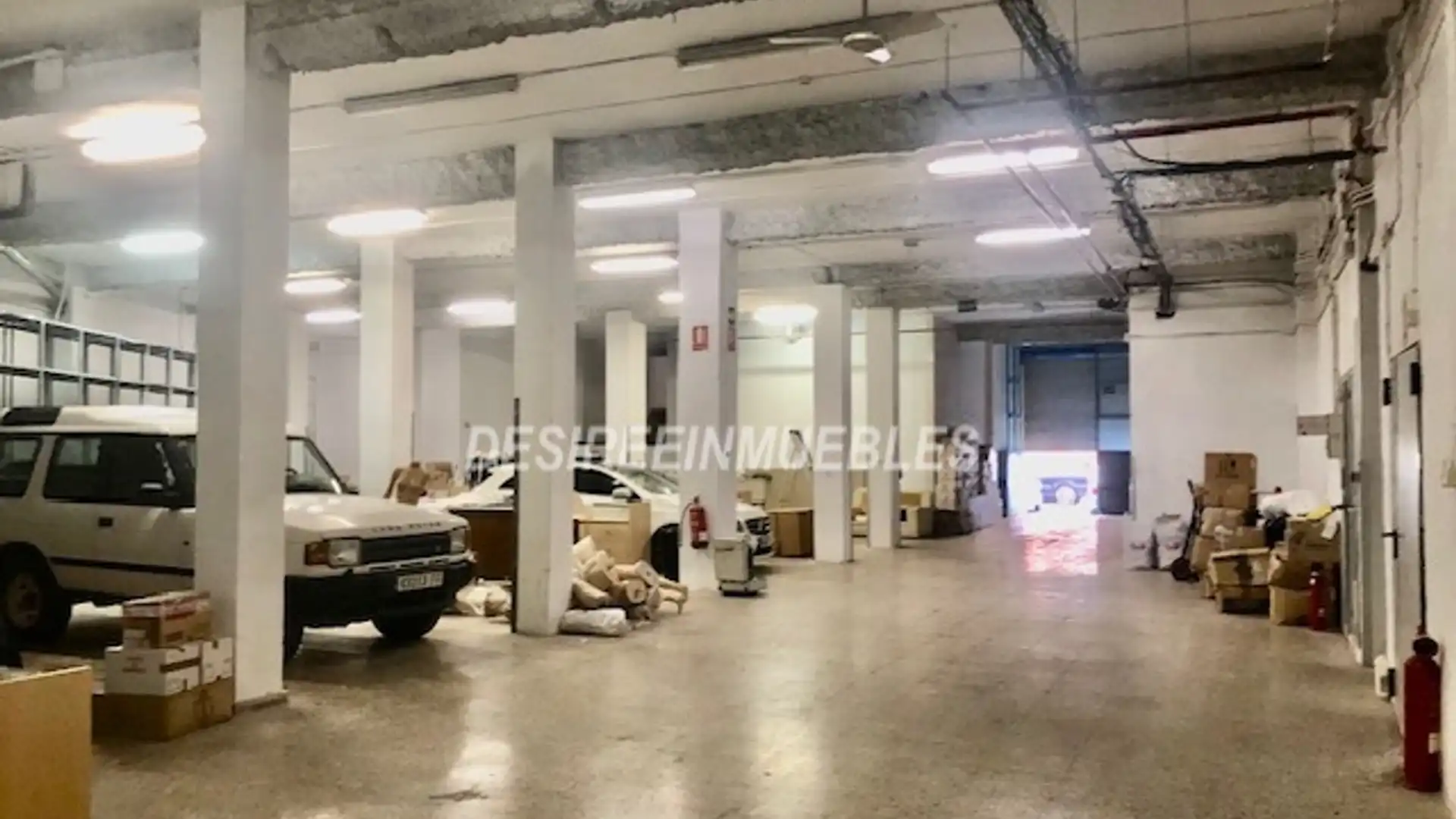 Parkplatz von Fabrikhallen zur Miete in  Valencia Capital