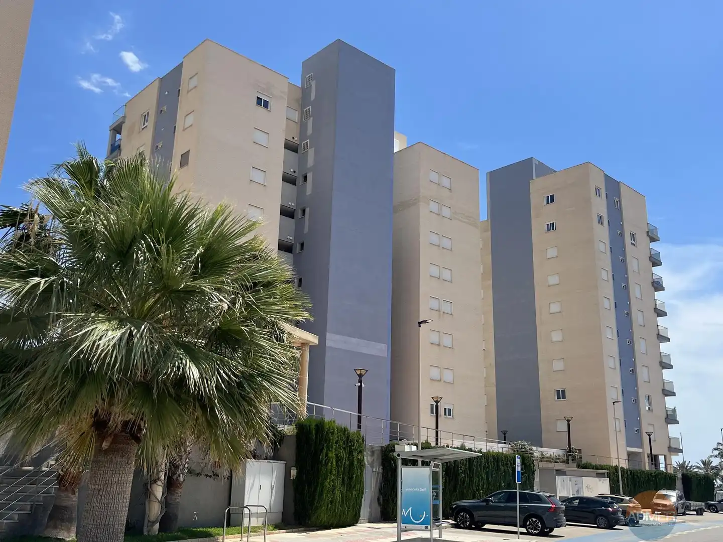Außenansicht von Wohnung zum Verkauf in La Manga del Mar Menor mit Klimaanlage, Heizung und Terrasse