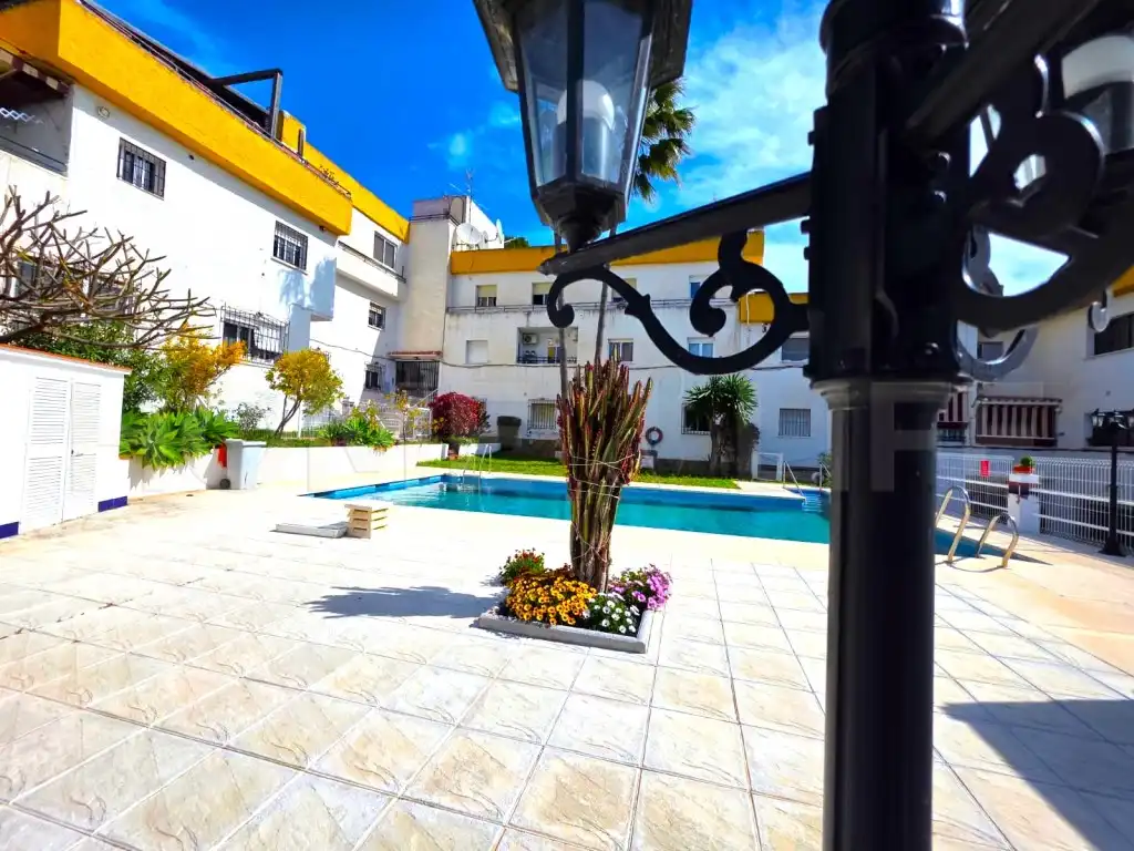 Piscina de Apartament en venda en Torremolinos amb Jardí privat, Piscina i Piscina comunitària